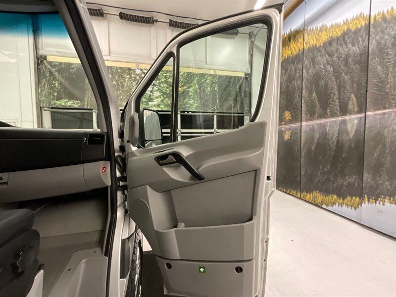 2016 Mercedes-Benz Sprinter Crew 2500 CARGO VAN 4X4 / 3.0L V6 DIESEL /HIGHROOF  / 1-OWNER / 5-Passenger w. CARGO / HIGHROOF & 144 " WB / BRAND NEW BF GOODRICH TIRES / Backup Camera / Excel Cond - Photo 32 - Gladstone, OR 97027