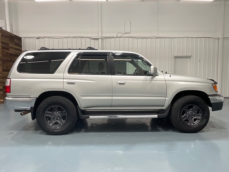 2002 Toyota 4Runner SR5 4X4 / 3.4L V6 / Sunroof / LOCAL w.ZERO RUST  / FRESH TIMING BELT SERVICE JUST DONE - Photo 4 - Gladstone, OR 97027