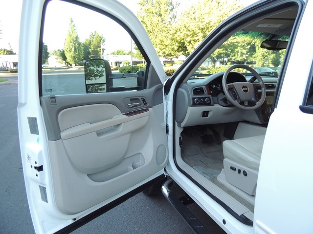 2010 Chevrolet Silverado 3500 LTZ/ 4X4 / 6.6L DURAMAX / Dually / ALLISON / 1-TON   - Photo 20 - Portland, OR 97217