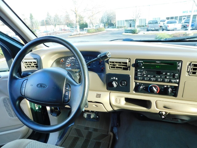 2002 Ford F-250 Super Duty XLT / 4X4 / V10 / Crew Cab / LIFTED   - Photo 17 - Portland, OR 97217