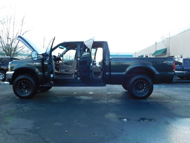 2002 Ford F-250 Super Duty XLT / 4X4 / V10 / Crew Cab / LIFTED   - Photo 26 - Portland, OR 97217