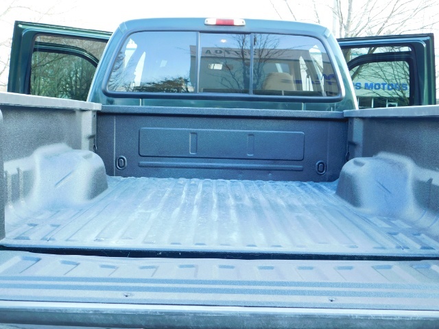 2002 Ford F-250 Super Duty XLT / 4X4 / V10 / Crew Cab / LIFTED   - Photo 20 - Portland, OR 97217