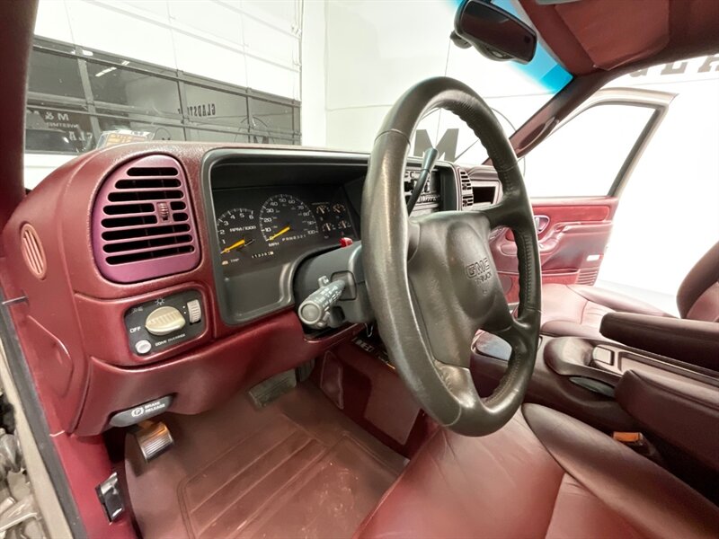 1998 GMC Sierra 3500 SLT 4X4 / 7.4L V8 / DUALLY / 113K Miles / ZERO RUST / LONG BED / Leather Seats - Photo 36 - Gladstone, OR 97027