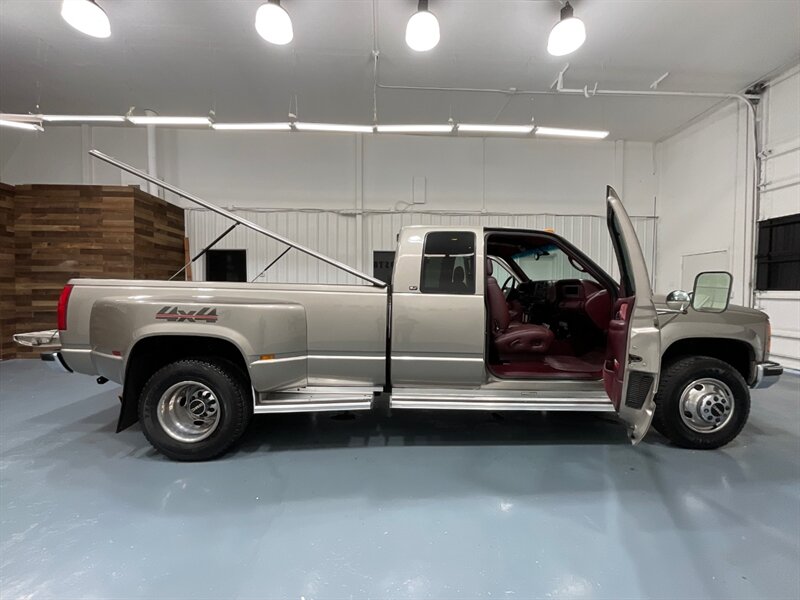 1998 GMC Sierra 3500 SLT 4X4 / 7.4L V8 / DUALLY / 113K Miles / ZERO RUST / LONG BED / Leather Seats - Photo 45 - Gladstone, OR 97027