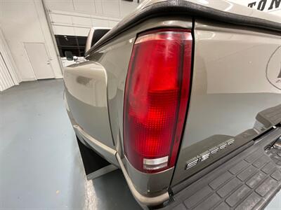 1998 GMC Sierra 3500 SLT 4X4 / 7.4L V8 / DUALLY / 113K Miles  / ZERO RUST / LONG BED / Leather Seats - Photo 29 - Gladstone, OR 97027