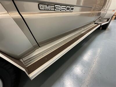 1998 GMC Sierra 3500 SLT 4X4 / 7.4L V8 / DUALLY / 113K Miles  / ZERO RUST / LONG BED / Leather Seats - Photo 43 - Gladstone, OR 97027