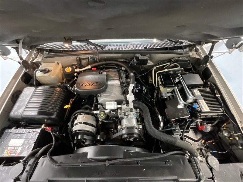 1998 GMC Sierra 3500 SLT 4X4 / 7.4L V8 / DUALLY / 113K Miles / ZERO RUST / LONG BED / Leather Seats - Photo 48 - Gladstone, OR 97027