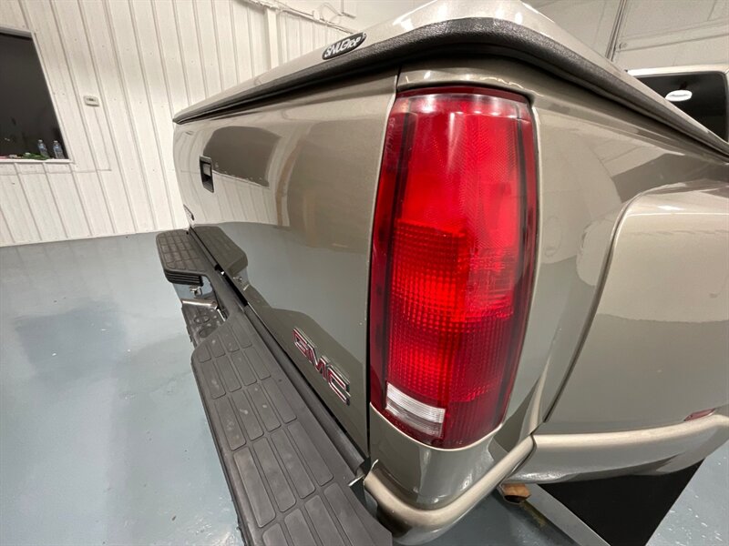 1998 GMC Sierra 3500 SLT 4X4 / 7.4L V8 / DUALLY / 113K Miles / ZERO RUST / LONG BED / Leather Seats - Photo 28 - Gladstone, OR 97027