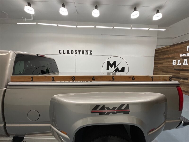 1998 GMC Sierra 3500 SLT 4X4 / 7.4L V8 / DUALLY / 113K Miles / ZERO RUST / LONG BED / Leather Seats - Photo 9 - Gladstone, OR 97027