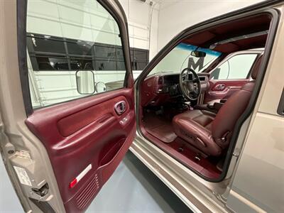 1998 GMC Sierra 3500 SLT 4X4 / 7.4L V8 / DUALLY / 113K Miles  / ZERO RUST / LONG BED / Leather Seats - Photo 32 - Gladstone, OR 97027