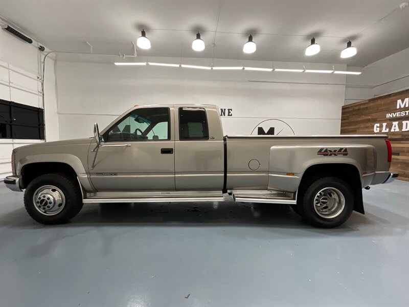 1998 GMC Sierra 3500 SLT 4X4 / 7.4L V8 / DUALLY / 113K Miles / ZERO RUST / LONG BED / Leather Seats - Photo 3 - Gladstone, OR 97027