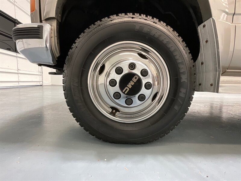 1998 GMC Sierra 3500 SLT 4X4 / 7.4L V8 / DUALLY / 113K Miles / ZERO RUST / LONG BED / Leather Seats - Photo 22 - Gladstone, OR 97027