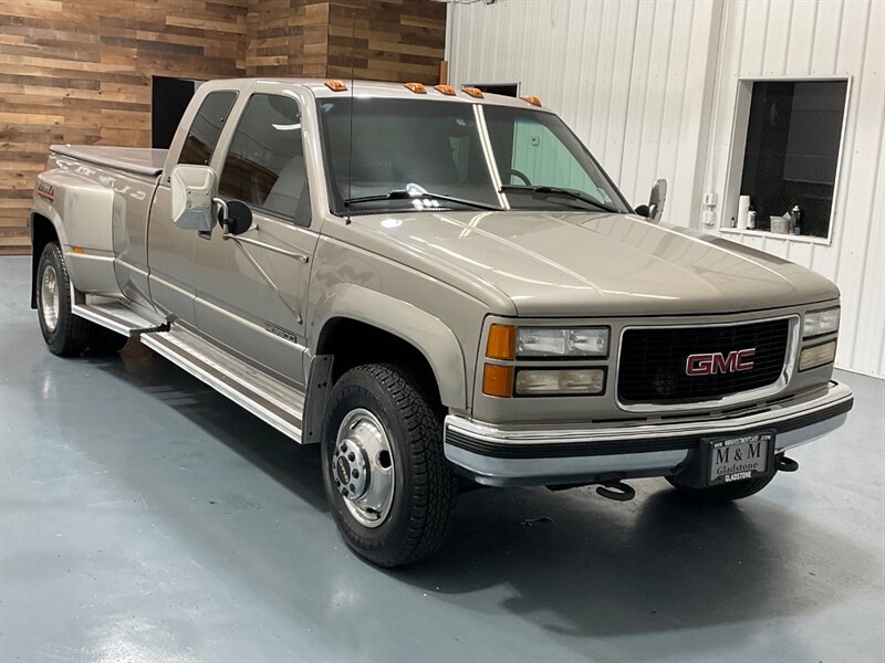 1998 GMC Sierra 3500 SLT 4X4 / 7.4L V8 / DUALLY / 113K Miles  / ZERO RUST / LONG BED / Leather Seats - Photo 2 - Gladstone, OR 97027
