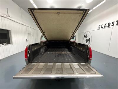 1998 GMC Sierra 3500 SLT 4X4 / 7.4L V8 / DUALLY / 113K Miles  / ZERO RUST / LONG BED / Leather Seats - Photo 10 - Gladstone, OR 97027