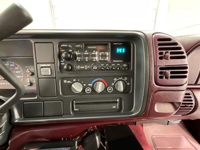 1998 GMC Sierra 3500 SLT 4X4 / 7.4L V8 / DUALLY / 113K Miles  / ZERO RUST / LONG BED / Leather Seats - Photo 16 - Gladstone, OR 97027