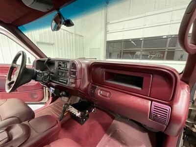 1998 GMC Sierra 3500 SLT 4X4 / 7.4L V8 / DUALLY / 113K Miles  / ZERO RUST / LONG BED / Leather Seats - Photo 20 - Gladstone, OR 97027