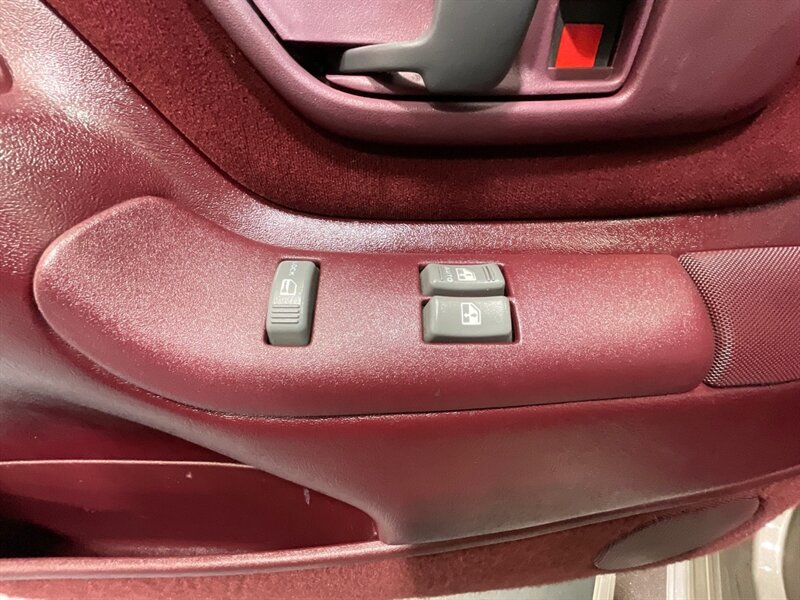 1998 GMC Sierra 3500 SLT 4X4 / 7.4L V8 / DUALLY / 113K Miles / ZERO RUST / LONG BED / Leather Seats - Photo 19 - Gladstone, OR 97027