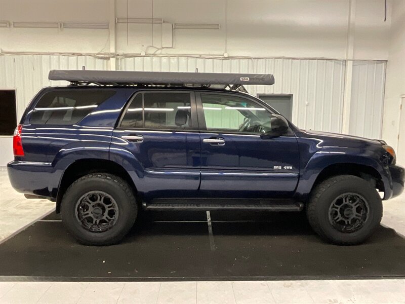 2008 Toyota 4Runner SR5 SUV 4X4 / 4.0L V6 /1-OWNER / ADVANTURE UPGRADE  / Sunroof / Luggage Rack / ONLY 112,000 MILES - Photo 4 - Gladstone, OR 97027