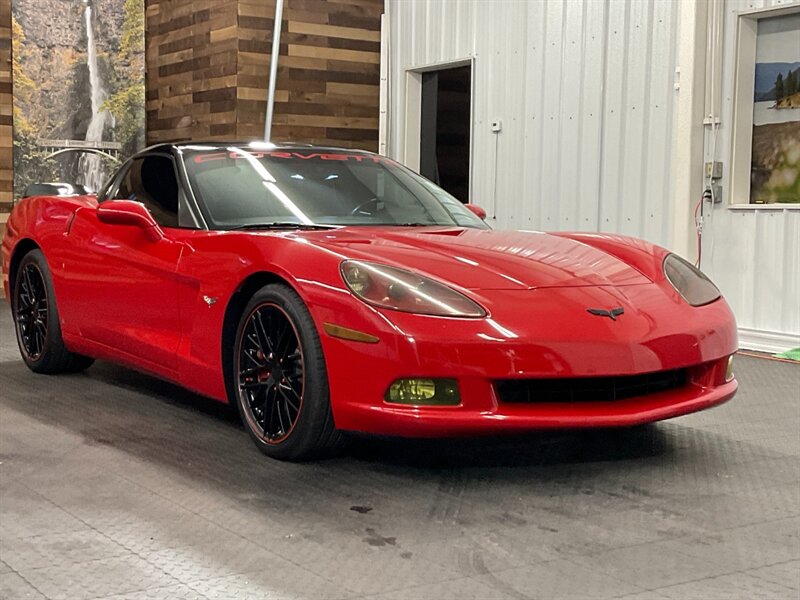 2007 Chevrolet Corvette Coupe 2Dr / REMOVABLE TOP / Navigation / Leather   - Photo 2 - Gladstone, OR 97027