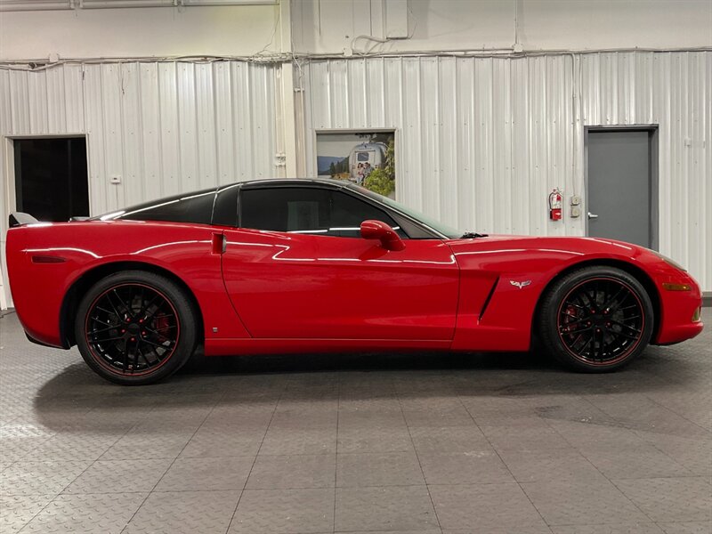 2007 Chevrolet Corvette Coupe 2Dr / REMOVABLE TOP / Navigation / Leather   - Photo 4 - Gladstone, OR 97027