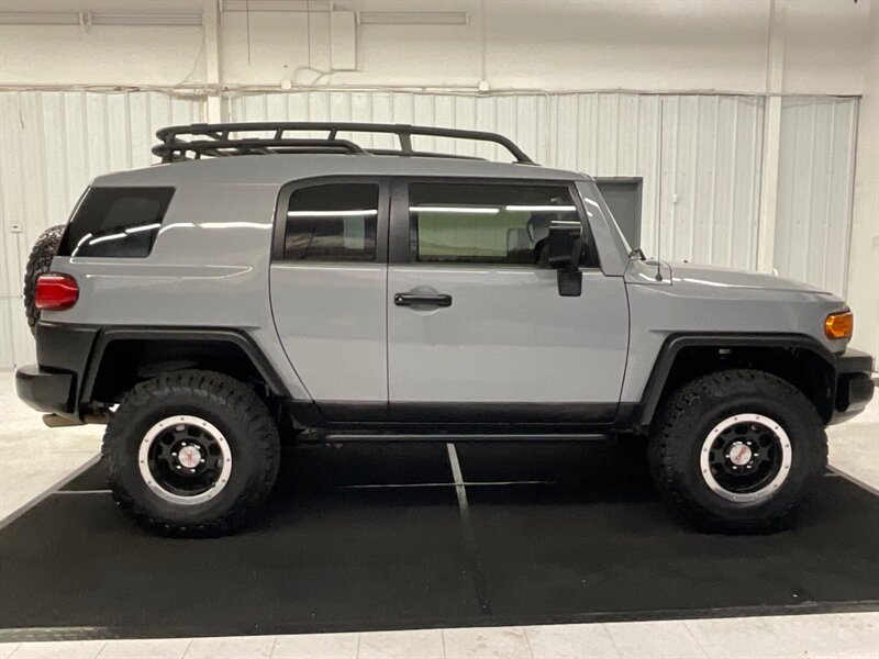 2013 Toyota FJ Cruiser Trail Team Special Edition 4X4 / CEMENT COLOR  / BRAND NEW BF GOODRICH KO2 TIRES / RUST FREE / 98,000 MILES - Photo 4 - Gladstone, OR 97027