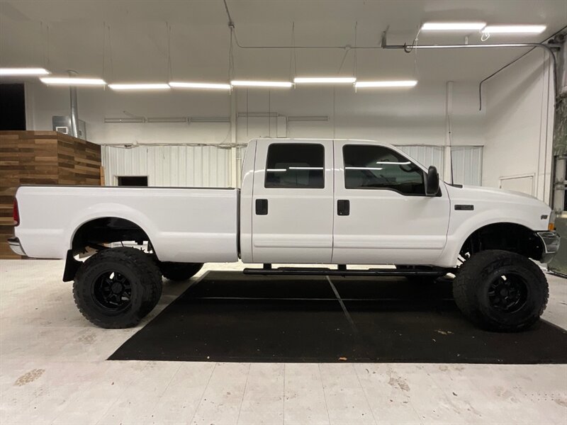 2001 Ford F-350 XLT Crew Cab 4X4 / 6.8L V10 / LIFTED w. 37 " TIRES  / RUST FREE / LONG BED / Navigation / LIFTED w. 37 " MUD TIRES & 17 " BLACK WHEELS - Photo 4 - Gladstone, OR 97027