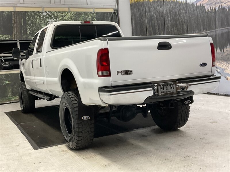 2001 Ford F-350 XLT Crew Cab 4X4 / 6.8L V10 / LIFTED w. 37 " TIRES  / RUST FREE / LONG BED / Navigation / LIFTED w. 37 " MUD TIRES & 17 " BLACK WHEELS - Photo 7 - Gladstone, OR 97027