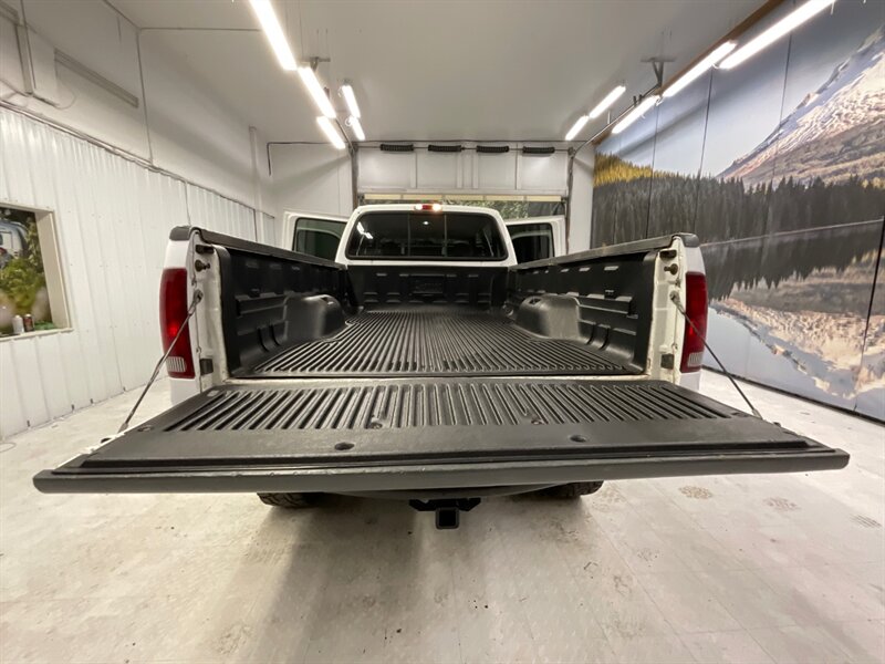 2001 Ford F-350 XLT Crew Cab 4X4 / 6.8L V10 / LIFTED w. 37 " TIRES  / RUST FREE / LONG BED / Navigation / LIFTED w. 37 " MUD TIRES & 17 " BLACK WHEELS - Photo 22 - Gladstone, OR 97027