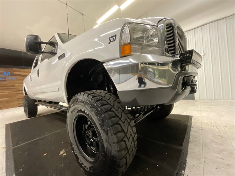 2001 Ford F-350 XLT Crew Cab 4X4 / 6.8L V10 / LIFTED w. 37 " TIRES  / RUST FREE / LONG BED / Navigation / LIFTED w. 37 " MUD TIRES & 17 " BLACK WHEELS - Photo 10 - Gladstone, OR 97027