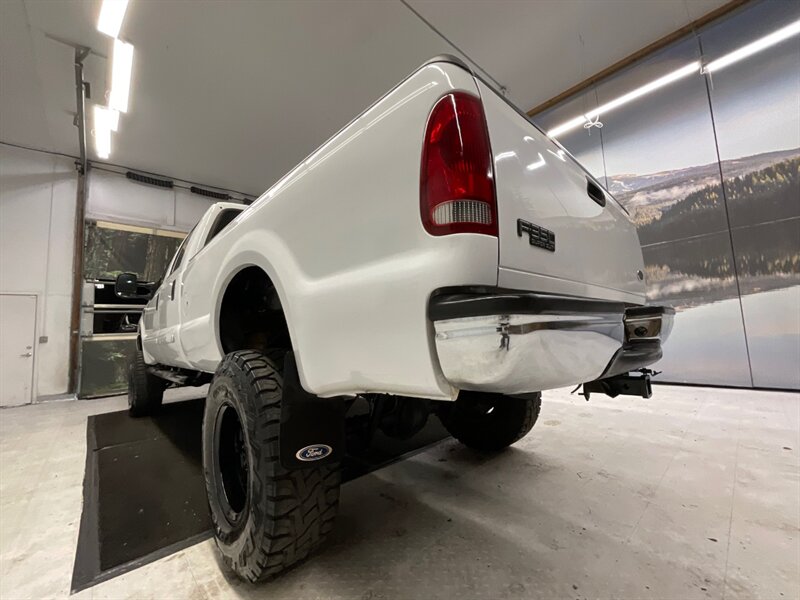 2001 Ford F-350 XLT Crew Cab 4X4 / 6.8L V10 / LIFTED w. 37 " TIRES  / RUST FREE / LONG BED / Navigation / LIFTED w. 37 " MUD TIRES & 17 " BLACK WHEELS - Photo 11 - Gladstone, OR 97027