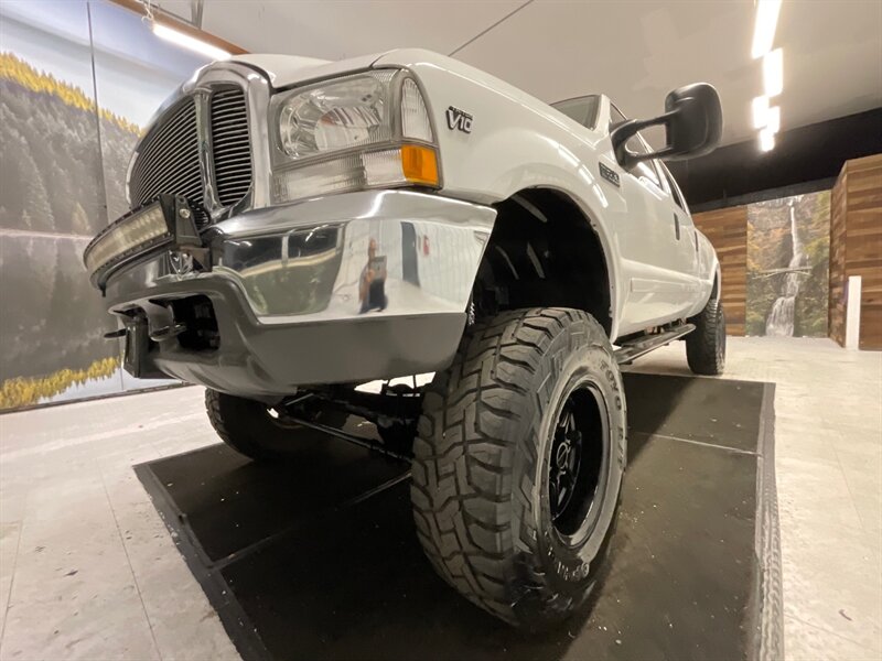 2001 Ford F-350 XLT Crew Cab 4X4 / 6.8L V10 / LIFTED w. 37 " TIRES  / RUST FREE / LONG BED / Navigation / LIFTED w. 37 " MUD TIRES & 17 " BLACK WHEELS - Photo 9 - Gladstone, OR 97027