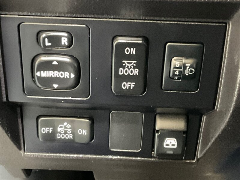 2015 Toyota Tundra SR5 Crew Max 5.7L V8 / NEW WHEELS & TIRES /OFF RD / ZERO RUST / NAVIGATION & BACKUP CAMERA - Photo 20 - Gladstone, OR 97027