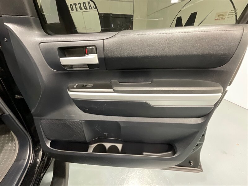 2015 Toyota Tundra SR5 Crew Max 5.7L V8 / NEW WHEELS & TIRES /OFF RD / ZERO RUST / NAVIGATION & BACKUP CAMERA - Photo 33 - Gladstone, OR 97027