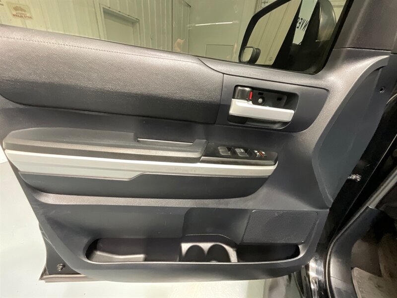 2015 Toyota Tundra SR5 Crew Max 5.7L V8 / NEW WHEELS & TIRES /OFF RD / ZERO RUST / NAVIGATION & BACKUP CAMERA - Photo 32 - Gladstone, OR 97027