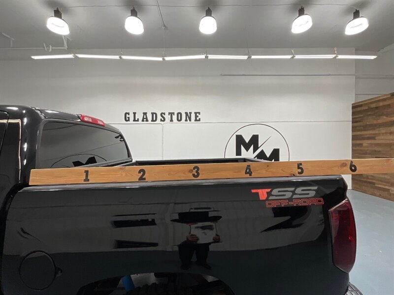 2015 Toyota Tundra SR5 Crew Max 5.7L V8 / NEW WHEELS & TIRES /OFF RD / ZERO RUST / NAVIGATION & BACKUP CAMERA - Photo 9 - Gladstone, OR 97027