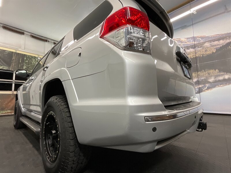 2011 Toyota 4Runner SR5 Premium 4X4 / Leather Heated Seats / Sunroof   - Photo 11 - Gladstone, OR 97027