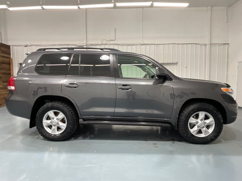 2011 Toyota Land Cruiser Sport Utility 4X4 / 5.7L V8 / Leather / DVD / Navi / BRAND NEW TIRES / LOCAL SUV w. ZERO RUST - Photo 4 - Gladstone, OR 97027