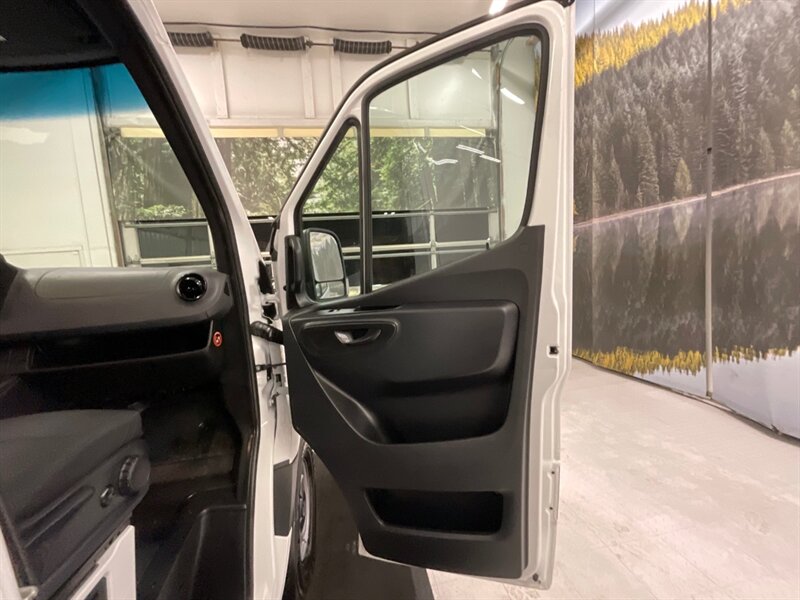 2020 Mercedes-Benz Sprinter 2500 CARGO VAN / 3.0L V6 DIESEL / HIGHROOF 144 " WB  / 1-OWNER LOCAL VAN / Backup Camera / HIGHROOF w. 144 " WB / ONLY 28,000 MILES - Photo 31 - Gladstone, OR 97027