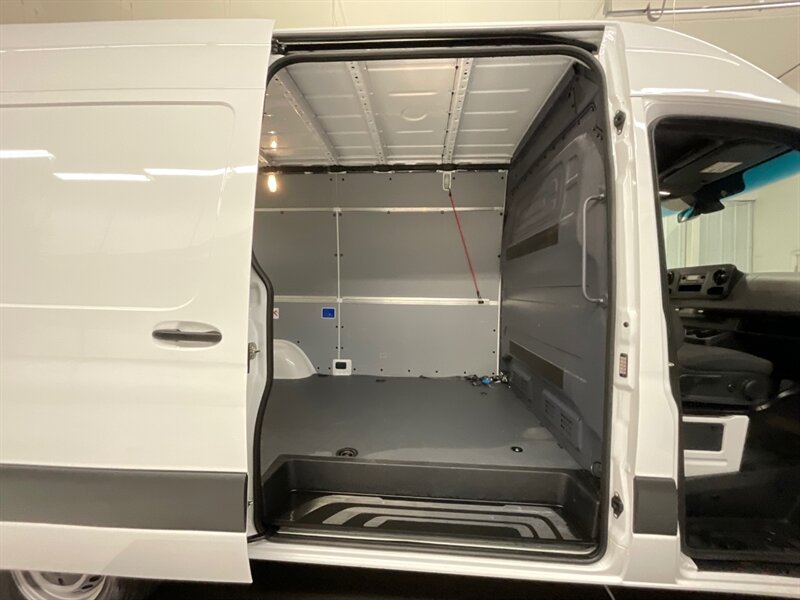 2020 Mercedes-Benz Sprinter 2500 CARGO VAN / 3.0L V6 DIESEL / HIGHROOF 144 " WB  / 1-OWNER LOCAL VAN / Backup Camera / HIGHROOF w. 144 " WB / ONLY 28,000 MILES - Photo 14 - Gladstone, OR 97027