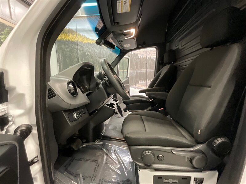 2020 Mercedes-Benz Sprinter 2500 CARGO VAN / 3.0L V6 DIESEL / HIGHROOF 144 " WB  / 1-OWNER LOCAL VAN / Backup Camera / HIGHROOF w. 144 " WB / ONLY 28,000 MILES - Photo 15 - Gladstone, OR 97027