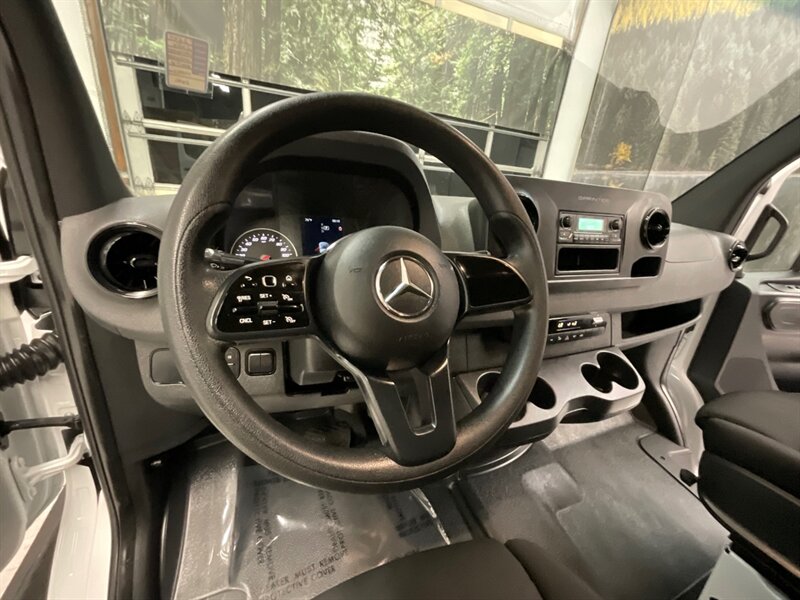 2020 Mercedes-Benz Sprinter 2500 CARGO VAN / 3.0L V6 DIESEL / HIGHROOF 144 " WB  / 1-OWNER LOCAL VAN / Backup Camera / HIGHROOF w. 144 " WB / ONLY 28,000 MILES - Photo 19 - Gladstone, OR 97027