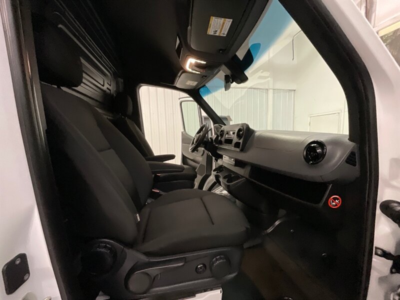 2020 Mercedes-Benz Sprinter 2500 CARGO VAN / 3.0L V6 DIESEL / HIGHROOF 144 " WB  / 1-OWNER LOCAL VAN / Backup Camera / HIGHROOF w. 144 " WB / ONLY 28,000 MILES - Photo 16 - Gladstone, OR 97027