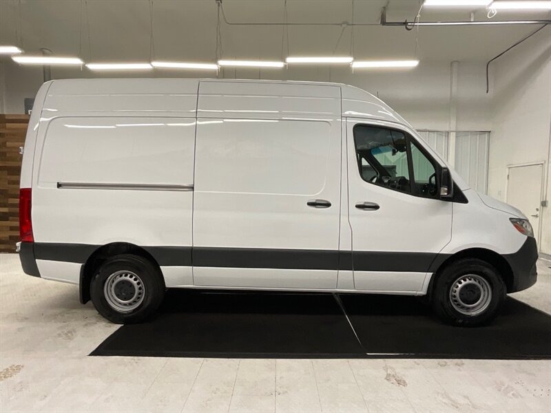 2020 Mercedes-Benz Sprinter 2500 CARGO VAN / 3.0L V6 DIESEL / HIGHROOF 144 " WB  / 1-OWNER LOCAL VAN / Backup Camera / HIGHROOF w. 144 " WB / ONLY 28,000 MILES - Photo 4 - Gladstone, OR 97027