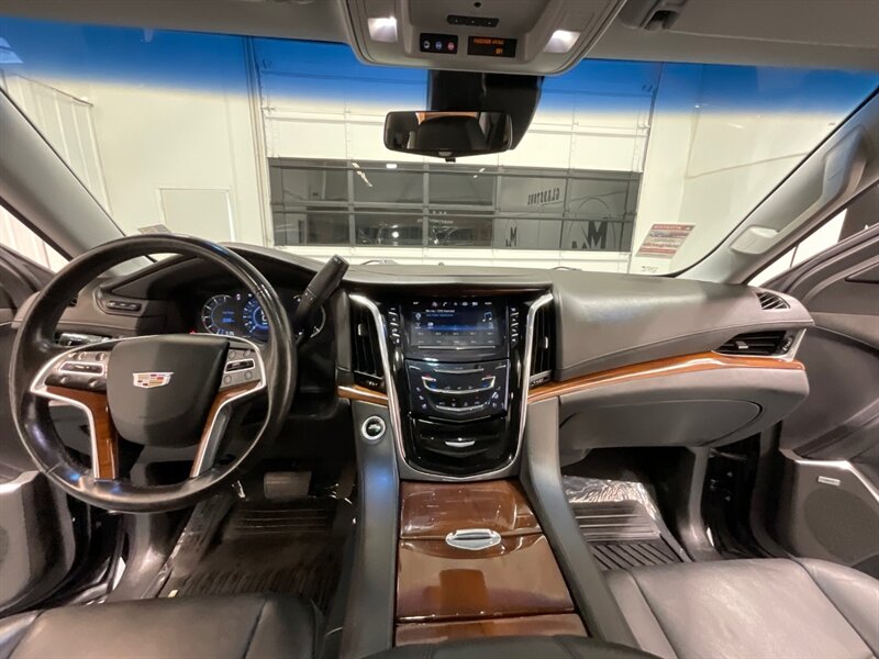 2017 Cadillac Escalade Premium Luxury 4X4 / 6.2L V8 / 83K MILES  / LEATHER DVD NAVI SUNROOF - Photo 46 - Gladstone, OR 97027