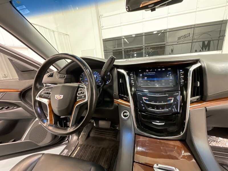 2017 Cadillac Escalade Premium Luxury 4X4 / 6.2L V8 / 83K MILES  / LEATHER DVD NAVI SUNROOF - Photo 18 - Gladstone, OR 97027