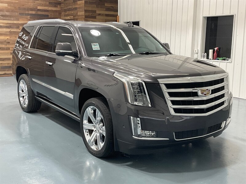 2017 Cadillac Escalade Premium Luxury 4X4 / 6.2L V8 / 83K MILES  / LEATHER DVD NAVI SUNROOF - Photo 2 - Gladstone, OR 97027