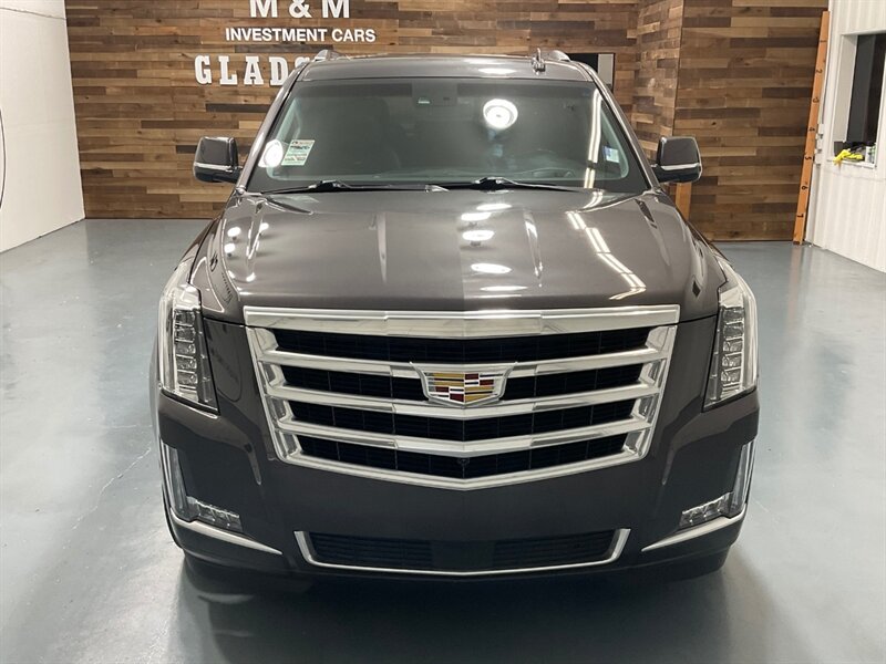 2017 Cadillac Escalade Premium Luxury 4X4 / 6.2L V8 / 83K MILES  / LEATHER DVD NAVI SUNROOF - Photo 5 - Gladstone, OR 97027