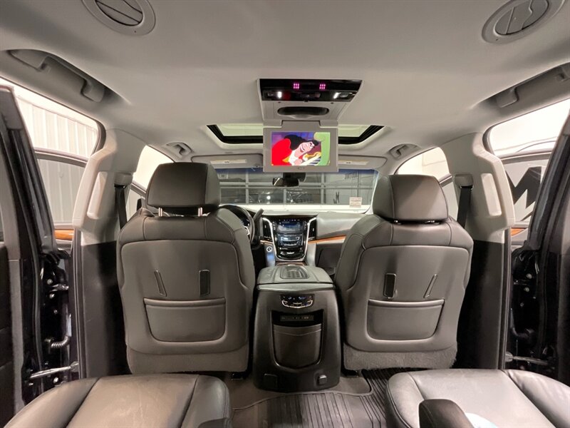 2017 Cadillac Escalade Premium Luxury 4X4 / 6.2L V8 / 83K MILES  / LEATHER DVD NAVI SUNROOF - Photo 17 - Gladstone, OR 97027