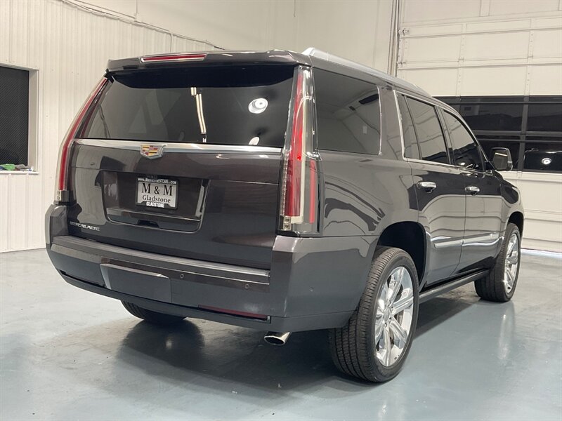 2017 Cadillac Escalade Premium Luxury 4X4 / 6.2L V8 / 83K MILES  / LEATHER DVD NAVI SUNROOF - Photo 7 - Gladstone, OR 97027