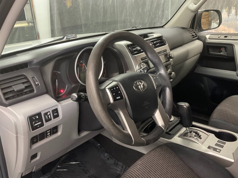 2013 Toyota 4Runner SR5 4x4 / 3RD ROW SE   - Photo 18 - Gladstone, OR 97027